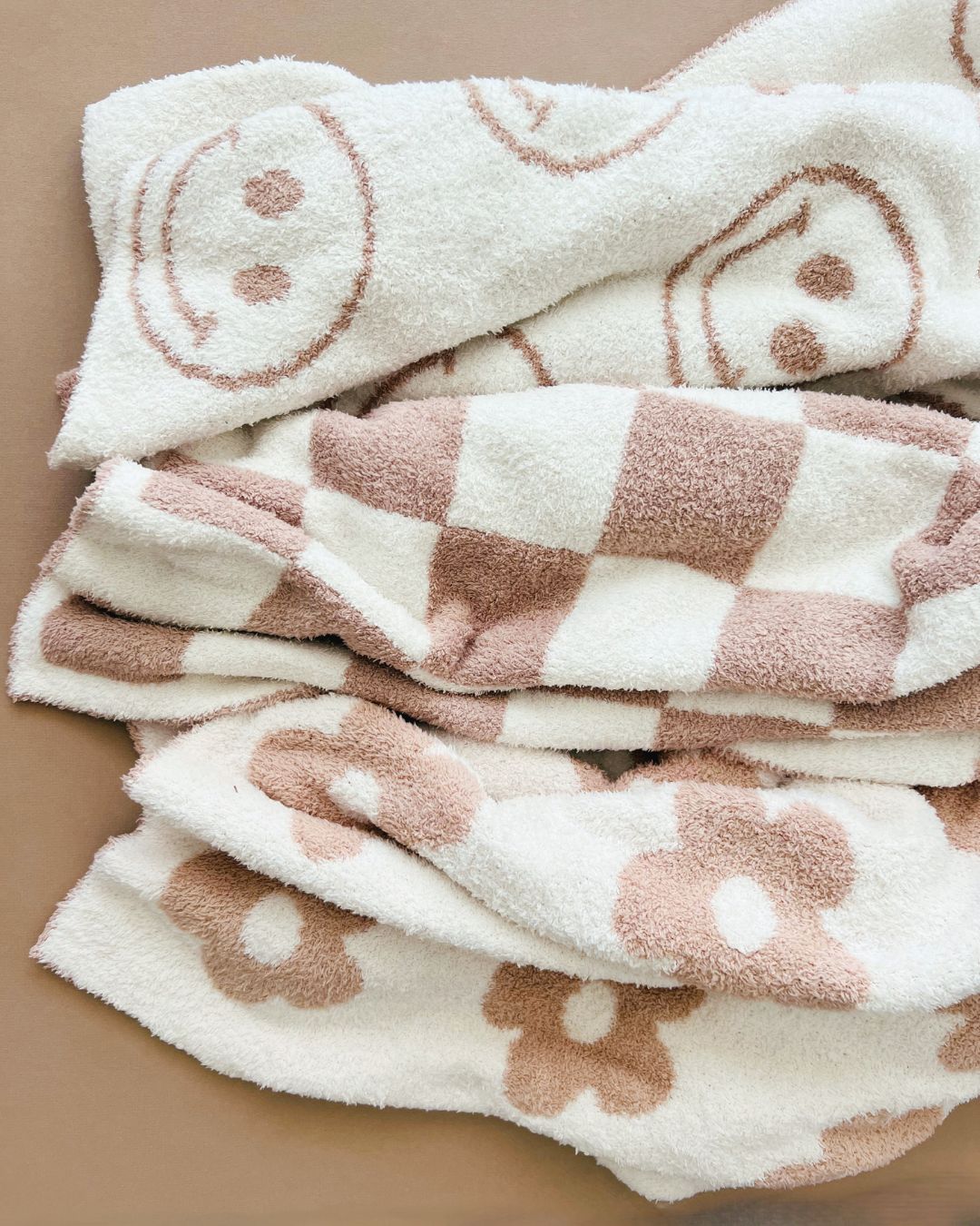 Smiley Fuzzy Blanket | Latte